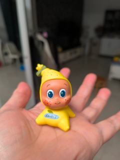 红姨吃饭爱坐小孩桌